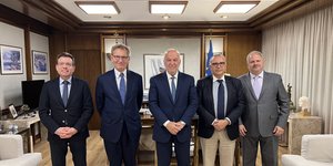 Ο Γιώργος Φλωρίδης με τον Βαν ντερ Γούτε και δικαστές