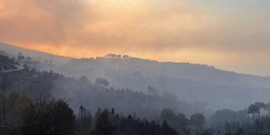 Καλύτερη η εικόνα από τη φωτιά στην Κορινθία