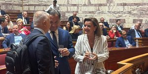 Συνάντηση Γεωργιάδη με «γαλάζιους» βουλευτές στην αίθουσα Γερουσίας