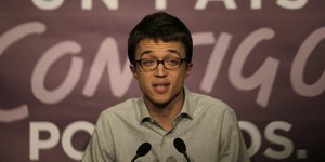 Ο Ινίχο Ερεχόν μιλά σε μικρόφωνα