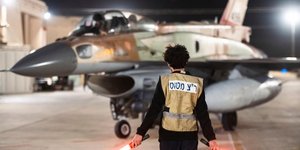 Στιγμιότυπο από τις ετοιμασίες της χθεσινής επίθεσης του Ισραήλ στο Ιράν