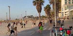 Ισραηλινοί σπεύδουν σε καταφύγια