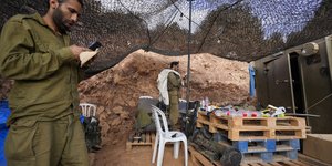 Ισραηλινοί στρατιώτες στα σύνορα με τον Λίβανο