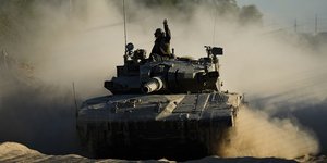 Ισραηλινός στρατιώτης σε τανκ