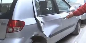 Ζημιές σε σταθμευμένα οχήματα προκάλεσε τρελή πορεία αυτοκινήτου στην Πλατεία Αμερικής