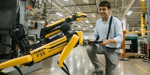 Robot σκύλος εργάζεται ασταμάτητα σε εργοστάσιο 