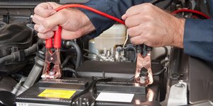 Εκκίνηση αυτοκινήτου με καλώδια 