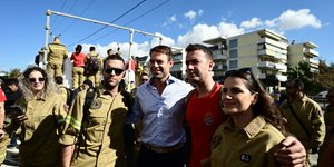 Ο Κασσελάκης στηρίζει τους εποχικούς πυροσβέστες