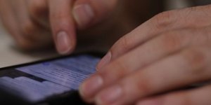 Χέρι στο κινητό