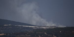 Καπνός ανεβαίνει μετά από έκρηξη στο νότιο Λίβανο