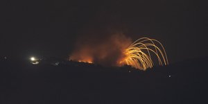 Το Ισραήλ βομβαρδίζει στόχους της Χεζμπολάχ στον Λίβανο