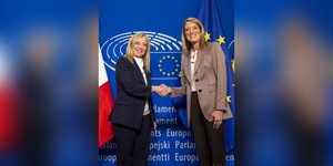 Η Τζόρτζια Μελόνι και η Ρομπέρτα Μέτσολα