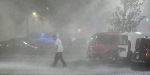 Ο κυκλώνας Μίλτον χτυπά την Τάμπα στη Φλόριντα