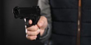 Απειλή με όπλο στο χέρι