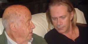 Ο Μίμης Πλέσσας με τον ανιψιό του Στέφανο Κορκολή 