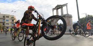 Σούζες και χαμόγελα στον 28ο ποδηλατικό γύρο Αθήνας