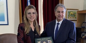 Η πρέσβης της Αλγερίας, Ζάινα Μπένχαμπους με τον Βασίλη Κορκίδη
