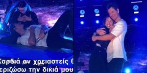 Ο Σάκης Ρουβάς στη σκηνή με την θαυμάστριά του