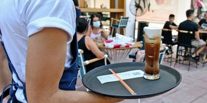 Σερβιτόρος