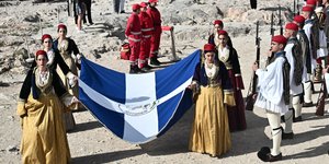 Έπαρση της σημαίας στην Ακρόπολη για τα 80 χρόνια από την Απελευθέρωση της Αθήνας