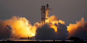 Η SpaceX εκτόξευσε τον γιγαντιαίο πύραυλο Starship για την πέμπτη δοκιμαστική πτήση του