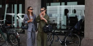 γυναίκες με κοστούμι