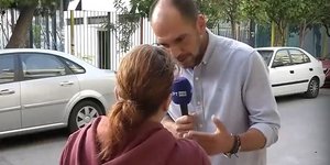 Η μητέρα της 10χρονης που ξυλοκοπήθηκε από συνομήλικούς της σε σχολείο στην Νίκαια