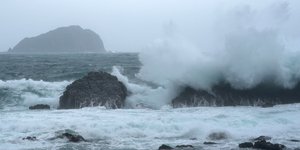 Ταϊβάν: Φτάνει ο τυφώνας Κονγκ-ρέι -Κύματα ύψους 5 μέτρων, χιλιάδες άνθρωποι εγκαταλείπουν τις εστίες τους