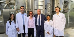 Επίσκεψη Θεοδωρικάκου στον πρώτο ολοκληρωμένο πιλοτικό σταθμό παραγωγής, αποθήκευσης, συμπίεσης και χρήσης πράσινου υδρογόνου