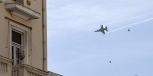 Μαχητικά πετούν πάνω από τη Θεσσαλονίκη