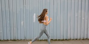 γυναίκα τρέχει