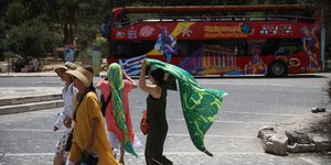 τουριστες με μαντιλια