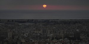 Ηρεμία πριν τη καταιγίδα, ο ήλιος δύει πάνω από τη Βηρυτό