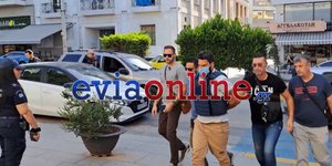 Εύβοια: Στα δικαστήρια Χαλκίδας ο 35χρονος που μαχαίρωσε μέχρι θανάτου τον ηλικιωμένο θείο του