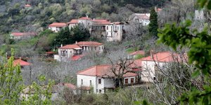 Ένα «κρυφό» χωριό μόνο 2,5 ώρες μακριά από την Αθήνα -Συνδυάζει ατόφια ομορφιά, ηρεμία, φύση, καλό φαγητό