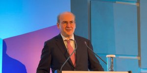 Ο Κωστής Χατζηδάκης στο συνέδριο «Ελληνική Βιομηχανία: Το παρόν και το μέλλον. Το νέο παραγωγικό μοντέλο και η ευκαιρία της βιώσιμης ανάπτυξης»