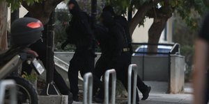 Ενώπιον των Αρχών ο 31χρονος που συνελήφθη για την έκρηξη σε διαμέρισμα στους Αμπελόκηπους