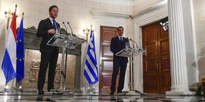 Ο Μαρκ Ρούτε, αριστερά, κατά τη διάρκεια συνέντευξης Τύπο με τον Κυριάκο Μητσοτάκη στο Μέγαρο Μαξίμου το 2021 