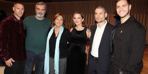 Σπάνια οικογενειακή έξοδος: Όλα τα αδέρφια Κούρκουλου μαζί στην παρουσίαση του βιβλίου της Εριέττας