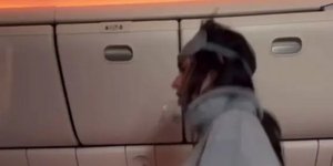 Influencer έκανε ολόκληρη προπόνηση μέσα σε αεροπλάνο