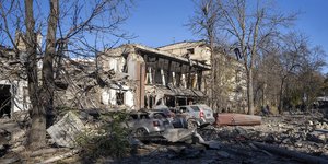 αυτοκινητα γκρεμισμενα σπιτια 