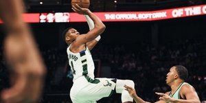 Ο Γιάννης Αντετοκούνμπο σε προσπάθειά του από το ματς των Μπακς με τους Χόρνετς