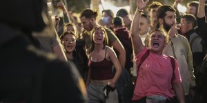 Διαδηλωτές στην Βαλένθια καταγγέλλουν την κυβέρνηση για την διαχείριση των πλημμυρών