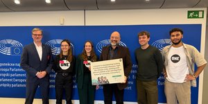 Ο Σάκης Αρναούτογλου στηρίζει το όραμα της ONE Campaign για έναν πιο δίκαιο κόσμο