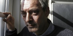 Πολ Όστερ σε παραθυρο