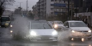 Aυτοκίνητα σε κίνηση