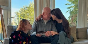 Νέα, σπάνια εμφάνιση του Μπρους Γουίλις με τις κόρες του