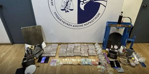 Τα ευρήματα των αστυνομικών από τη σύλληψη των δυο μελών συμμορίας στην Δυτική Αττική