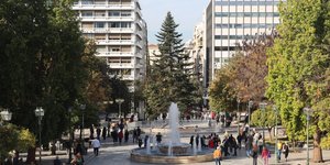 Το 20μ. φυσικο έλατο στην πλατεία Συντάγματος