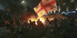 Διαδηλωτές σε δρόμο της πρωτεύουσας της Γεωργίας